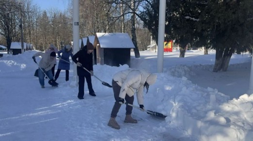 Александр Михайлов: Администрация города Железногорска также приняла участие в общегородском субботнике, показав прекрасный пример активной гражданской позиции