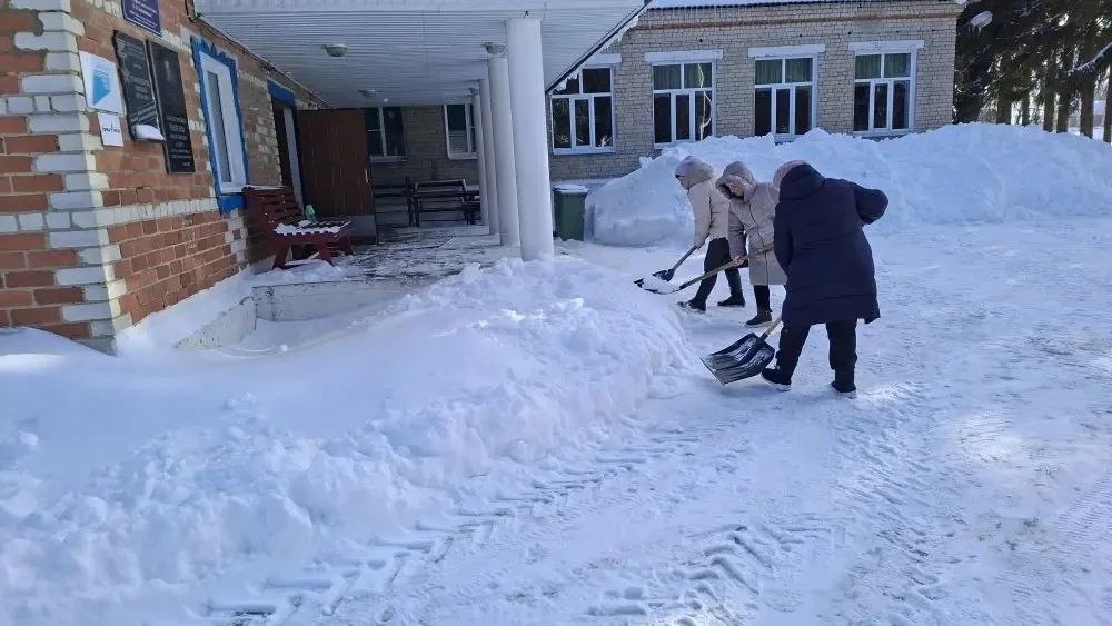 Юрий Астахов: Сегодня, 21 февраля, в Щигровском районе проходит масштабный субботник: в каждом сельском совете жители активно включаются в борьбу со снегом Юрий Астахов: Сегодня, 21 февраля, в Щигровском районе проходит масштабный субботник: в каждом сельском совете жители активно включаются в борьбу со снегом