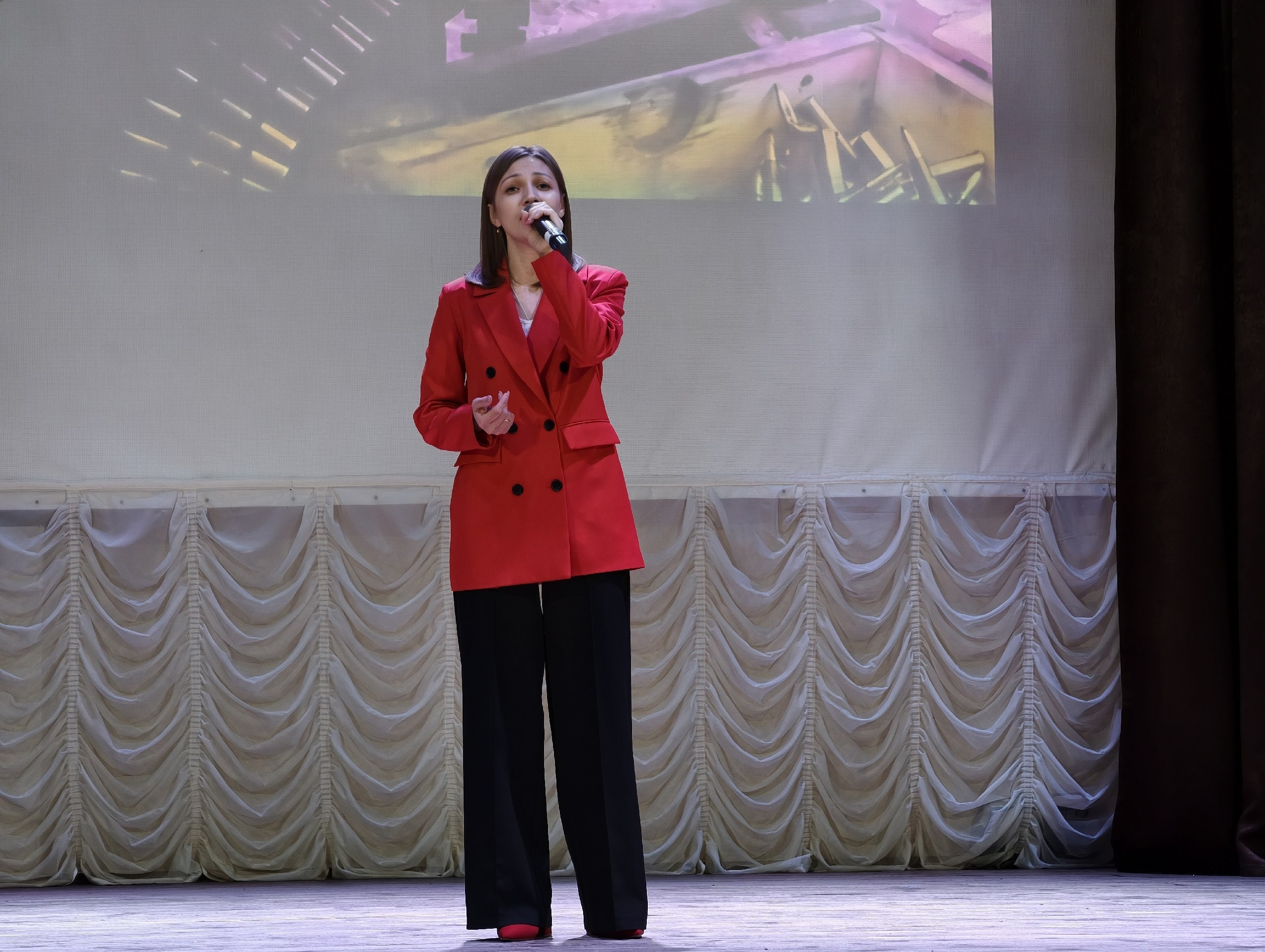 В преддверии Дня защитника Отечества в киноконцертном зале прошло торжественное мероприятие, где творческие коллективы и солисты Центра культуры и досуга представили зрителям насыщенную концертную программу В преддверии Дня защитника Отечества в киноконцертном зале прошло торжественное мероприятие, где творческие коллективы и солисты Центра культуры и досуга представили зрителям насыщенную концертную программу