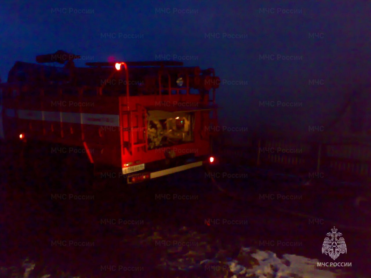 В Курске ночью на улице Максима Горького загорелся автомобиль