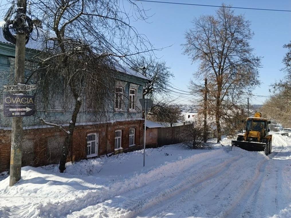 Расчистка от снега продолжается Расчистка от снега продолжается