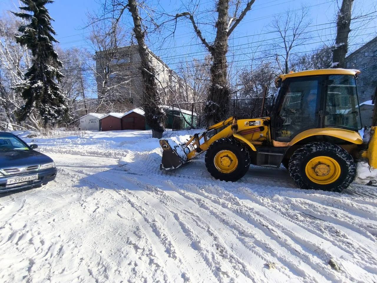 Расчистка от снега продолжается Расчистка от снега продолжается