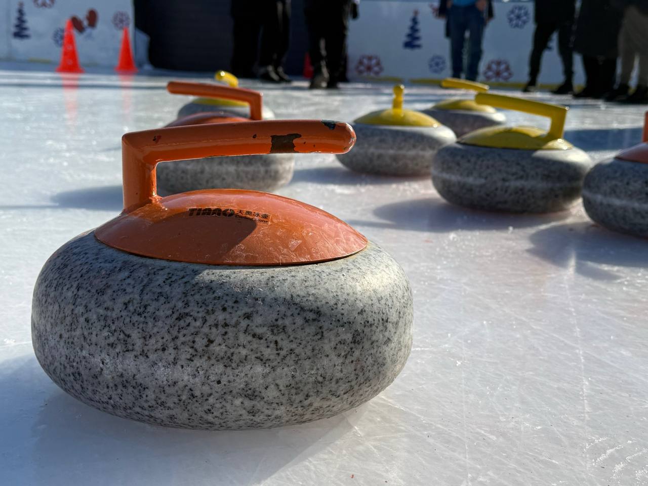 Неслышащие куряне освоили кёрлинг Неслышащие куряне освоили кёрлинг