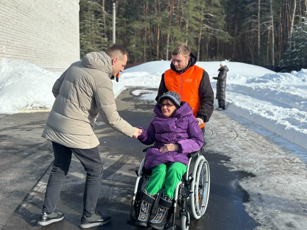 Курский Пансионат «Сосновый бор» с рабочим визитом посетил депутат Государственной Думы РФ, председатель Комитета по молодёжной политике Артем Метелев Курский Пансионат «Сосновый бор» с рабочим визитом посетил депутат Государственной Думы РФ, председатель Комитета по молодёжной политике Артем Метелев
