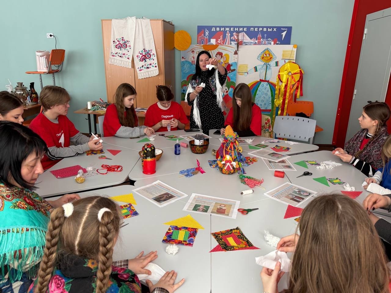 В рамках Года единства народов в первичном отделении Студенокской школы прошло замечательное празднование Масленицы, полное традиционных русских обычаев и радости! В рамках Года единства народов в первичном отделении Студенокской школы прошло замечательное празднование Масленицы, полное традиционных русских обычаев и радости!