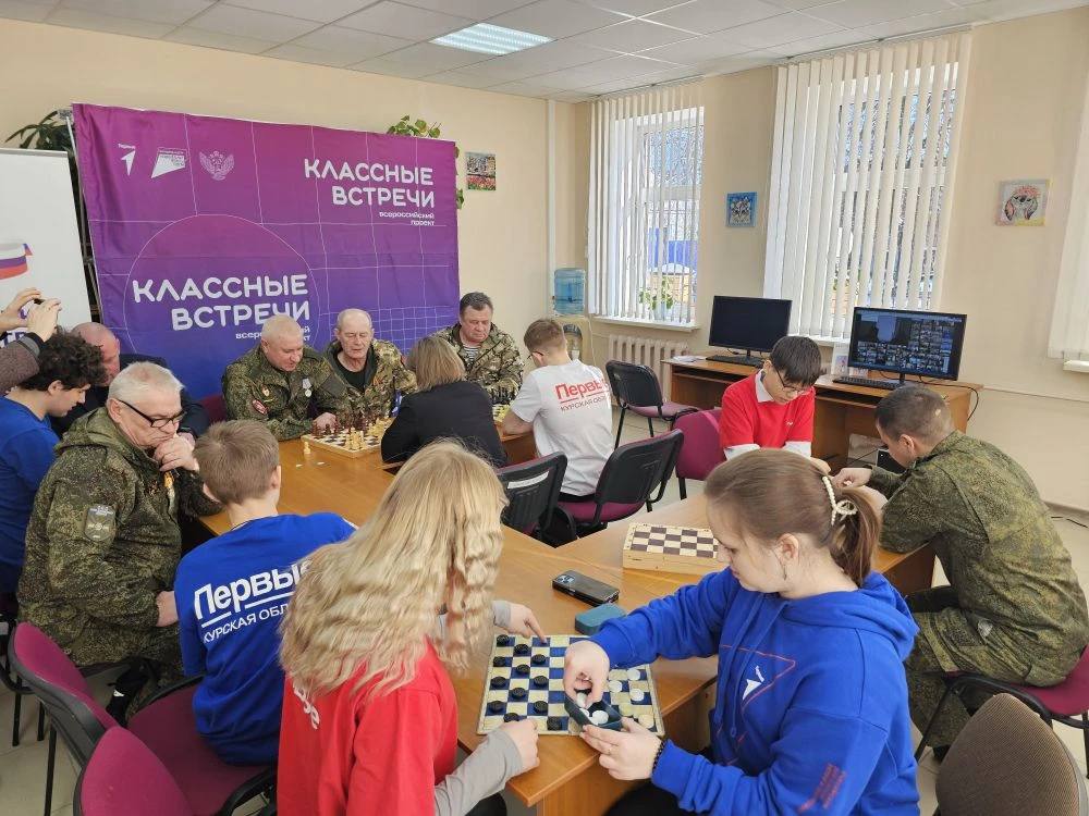 В Обоянском районе прошла встреча активистов «Движения Первых» с ветеранами СВО В Обоянском районе прошла встреча активистов «Движения Первых» с ветеранами СВО