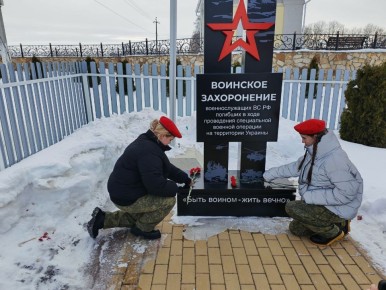 В День защитника Отечества прошла церемония возложения на площади Героев поселка Медвенка
