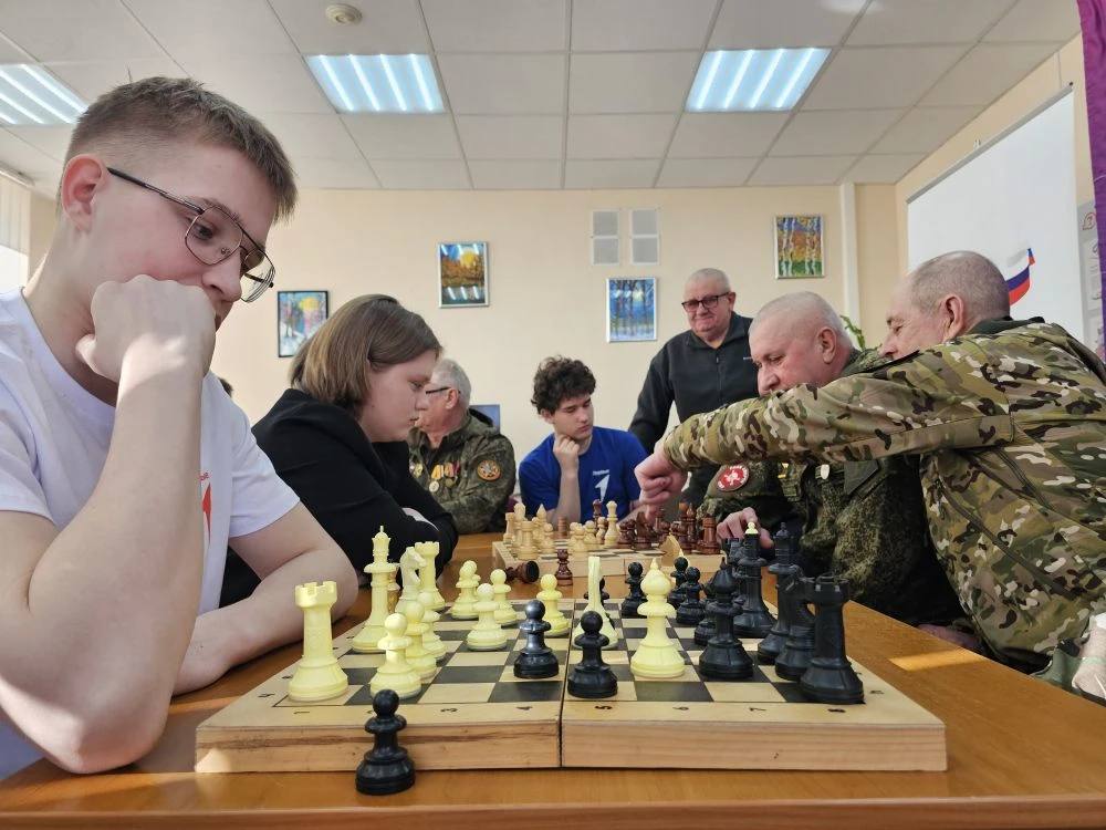 В Обоянском районе прошла встреча активистов «Движения Первых» с ветеранами СВО В Обоянском районе прошла встреча активистов «Движения Первых» с ветеранами СВО