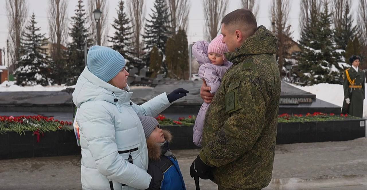 В День защитника Отечества куряне возложили цветы к Могиле Неизвестного Солдата В День защитника Отечества куряне возложили цветы к Могиле Неизвестного Солдата