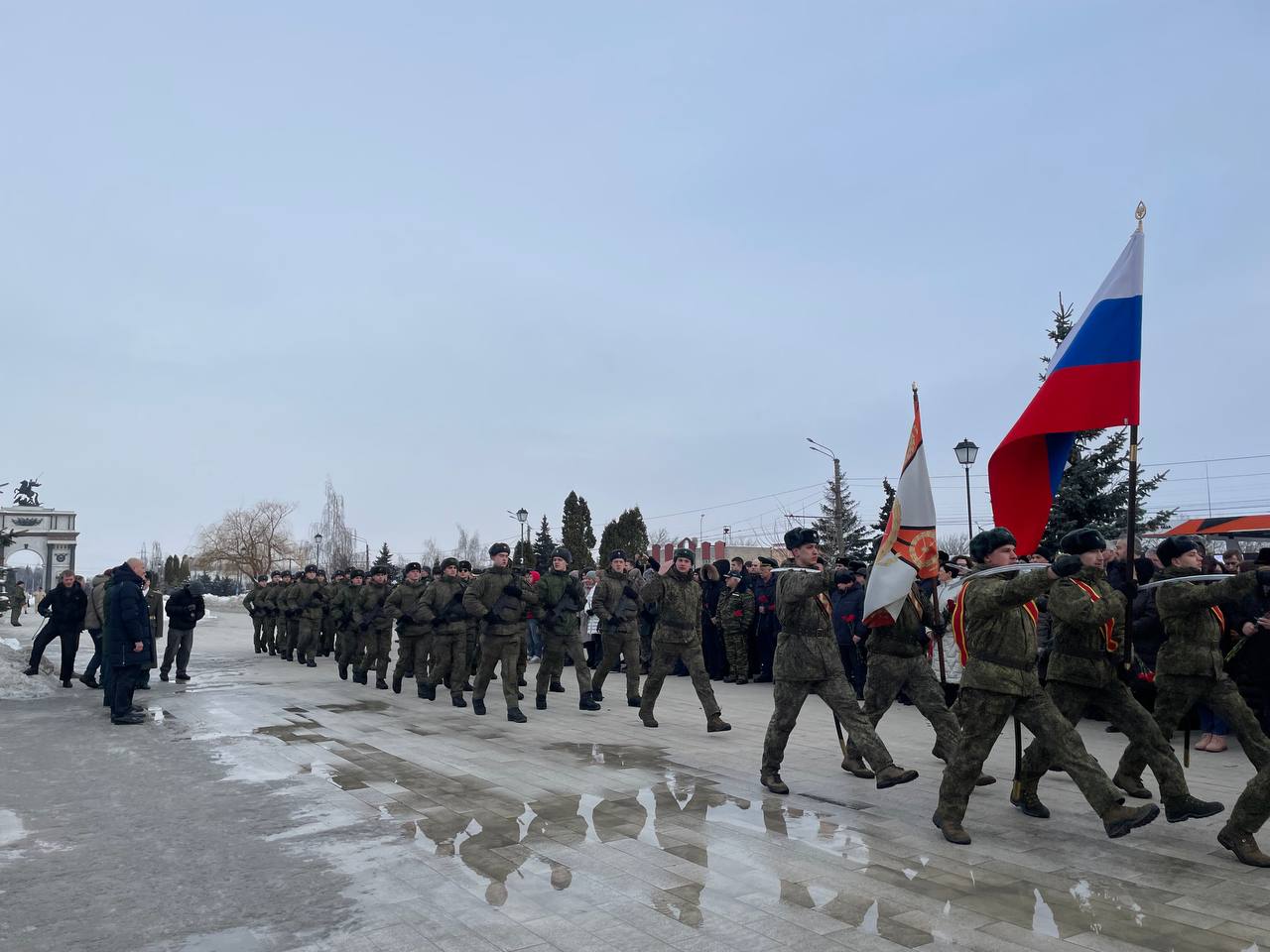 В День защитника Отечества куряне возложили цветы к Могиле Неизвестного Солдата В День защитника Отечества куряне возложили цветы к Могиле Неизвестного Солдата