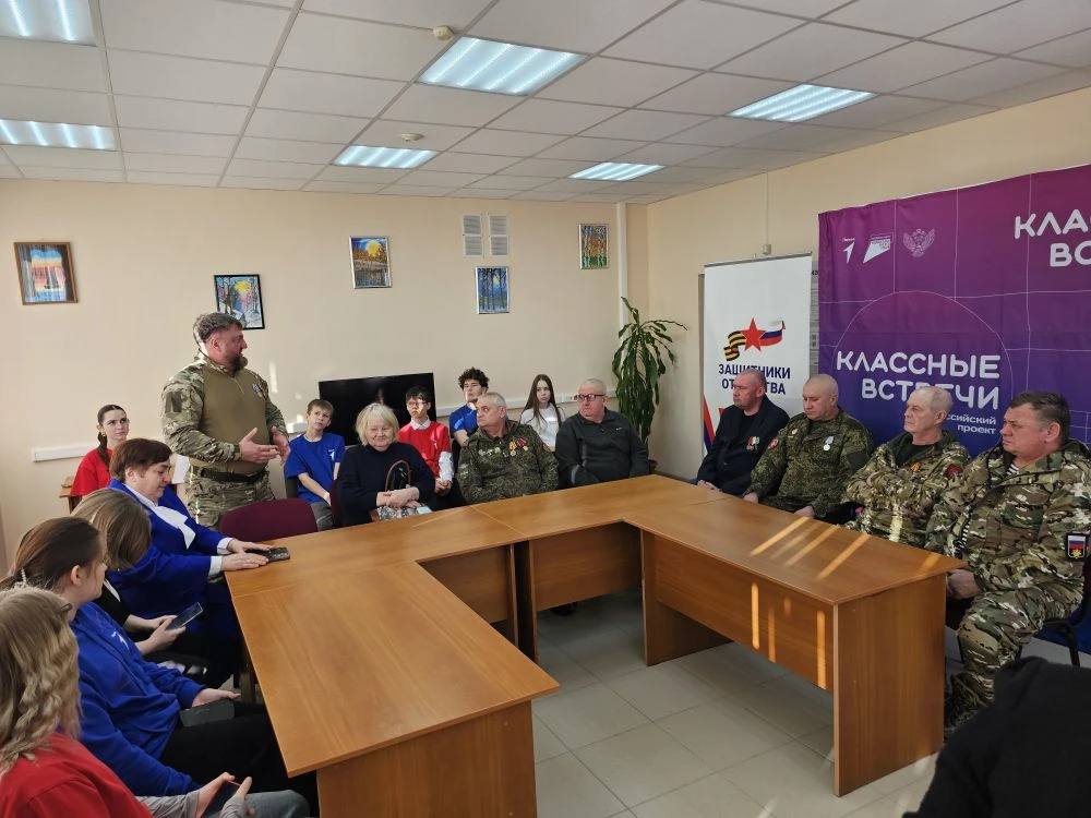 В Обоянском районе прошла встреча активистов «Движения Первых» с ветеранами СВО В Обоянском районе прошла встреча активистов «Движения Первых» с ветеранами СВО