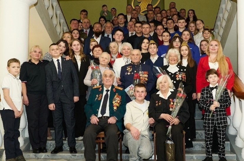 Ветераны – получатели социальных услуг учреждения «Ветеран» приняли участие в праздничном мероприятии, посвященном Дню Защитника Отечества «Святое дело – Родине служить!», организатором которого выступил Детский общественный... Ветераны – получатели социальных услуг учреждения «Ветеран» приняли участие в праздничном мероприятии, посвященном Дню Защитника Отечества «Святое дело – Родине служить!», организатором которого выступил Детский общественный...
