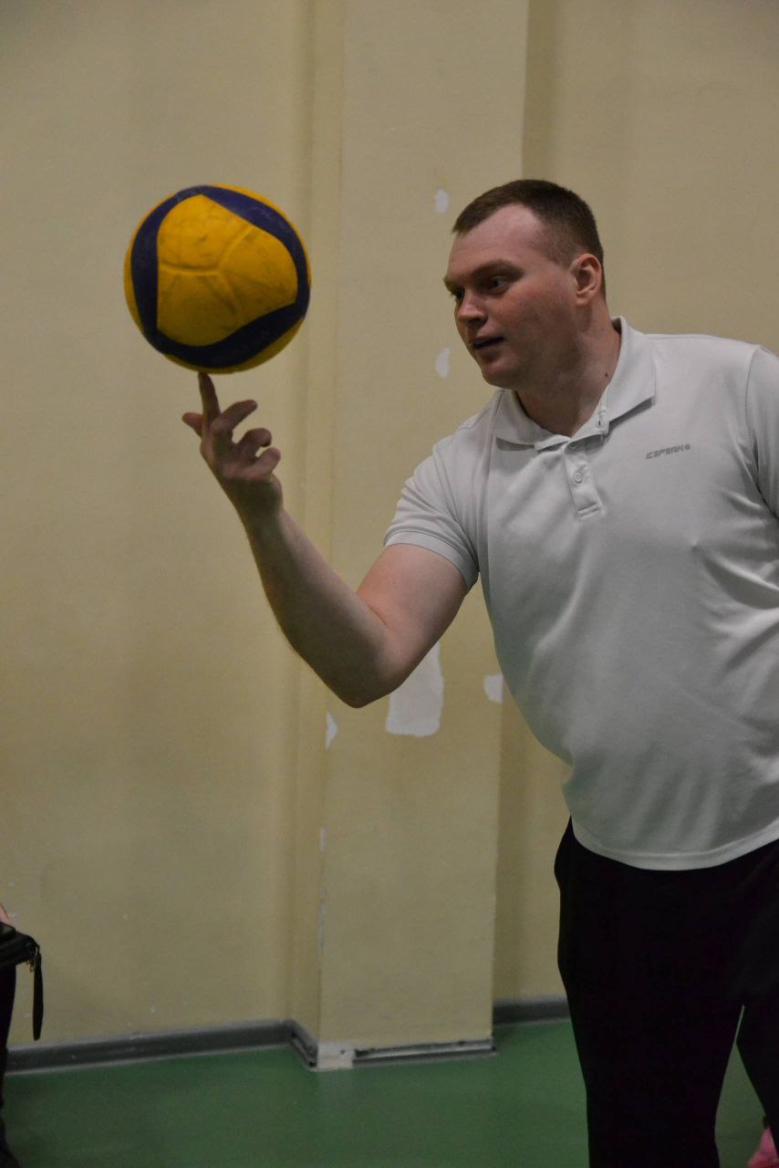 В гимназии № 63 Курска прошел турнир по волейболу среди команд отцов учеников школ Центрального округа города В гимназии № 63 Курска прошел турнир по волейболу среди команд отцов учеников школ Центрального округа города