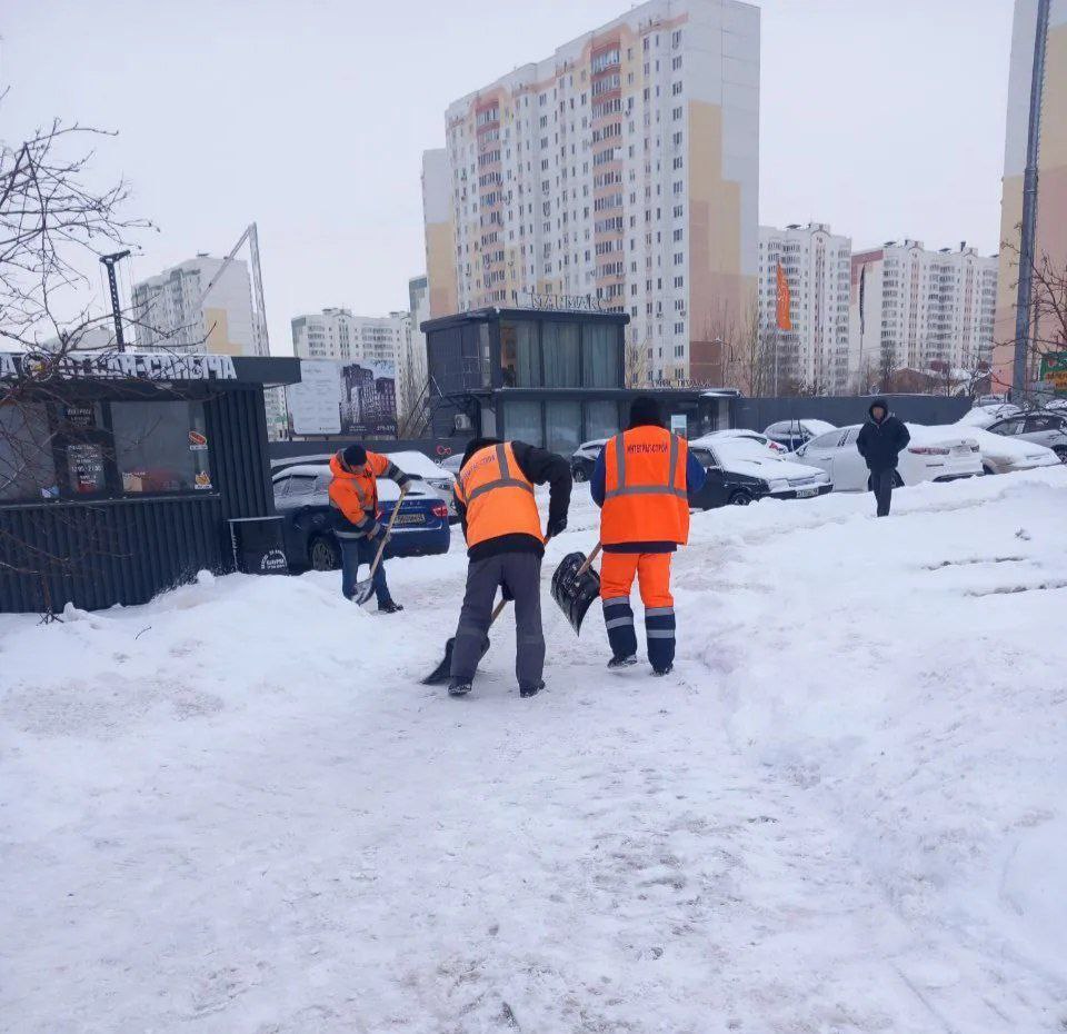В Курске весь день будут убирать снег с помощью 75 единиц техники, сообщили в комитете ЖКХ В Курске весь день будут убирать снег с помощью 75 единиц техники, сообщили в комитете ЖКХ