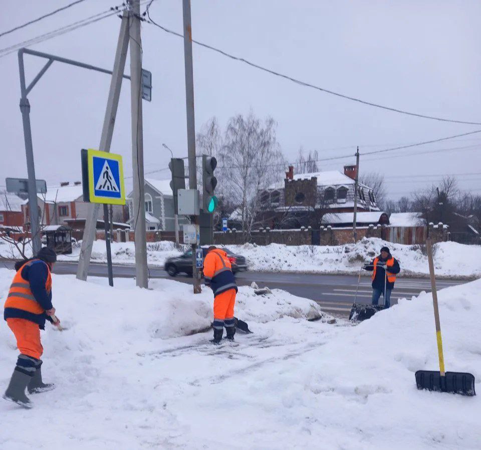 В Курске весь день будут убирать снег с помощью 75 единиц техники, сообщили в комитете ЖКХ В Курске весь день будут убирать снег с помощью 75 единиц техники, сообщили в комитете ЖКХ