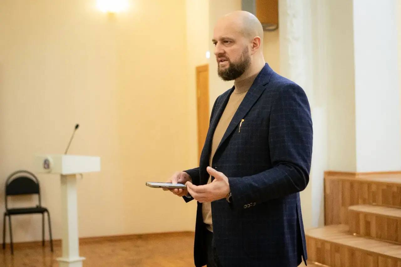 Евгений Маслов: В городских пабликах и ко мне в сообщениях поступают жалобы на неубранный снег во дворах