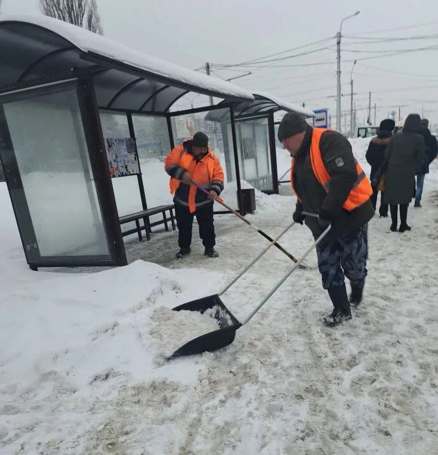 В Курске весь день будут убирать снег с помощью 75 единиц техники, сообщили в комитете ЖКХ В Курске весь день будут убирать снег с помощью 75 единиц техники, сообщили в комитете ЖКХ