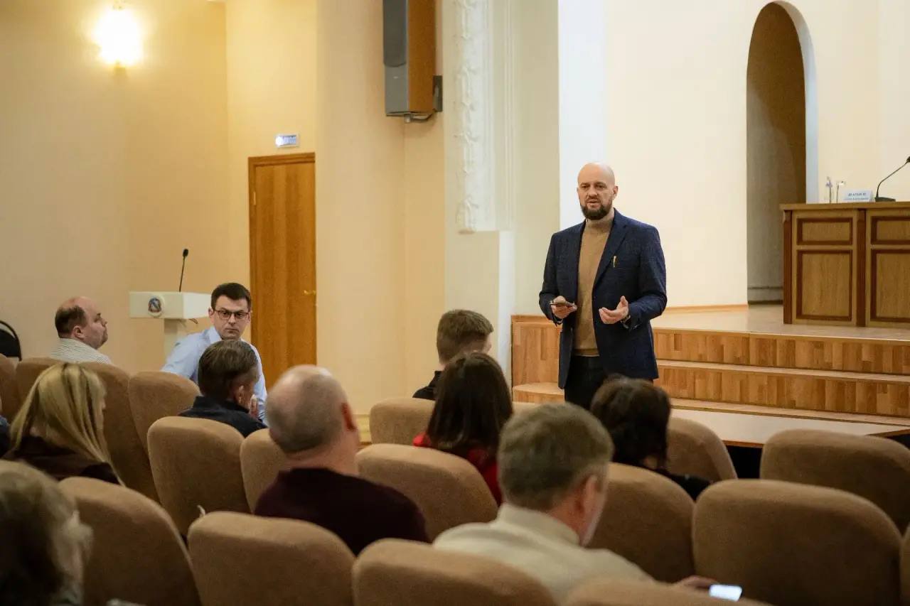Евгений Маслов: В городских пабликах и ко мне в сообщениях поступают жалобы на неубранный снег во дворах Евгений Маслов: В городских пабликах и ко мне в сообщениях поступают жалобы на неубранный снег во дворах