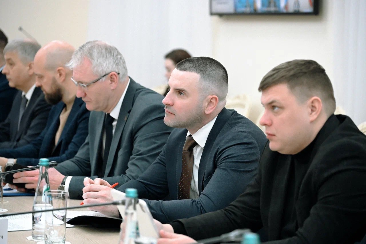 Сегодня состоялось заседание Правительства Курской области под руководством губернатора Курской области Александра Евсеевича Хинштейна