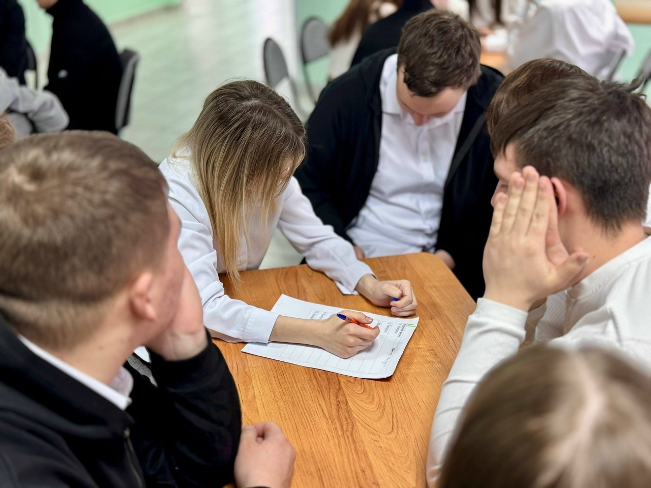 В Мантуровском районном Центре досуга прошел исторический квест, организованный для школьников и посвященный событиям Великой Отечественной войны В Мантуровском районном Центре досуга прошел исторический квест, организованный для школьников и посвященный событиям Великой Отечественной войны