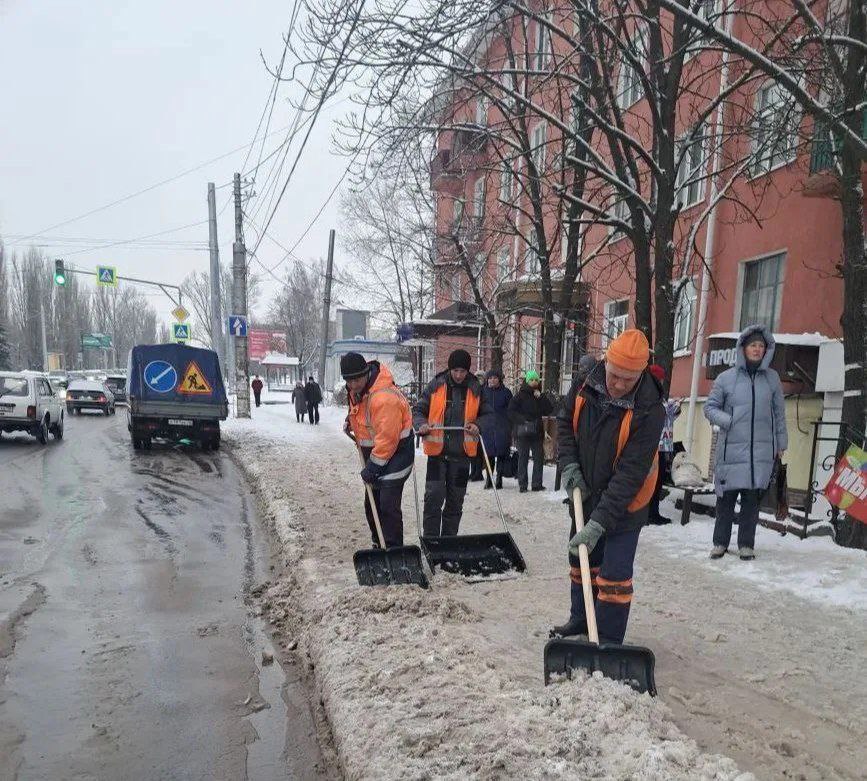 В Курске весь день будут убирать снег с помощью 75 единиц техники, сообщили в комитете ЖКХ В Курске весь день будут убирать снег с помощью 75 единиц техники, сообщили в комитете ЖКХ