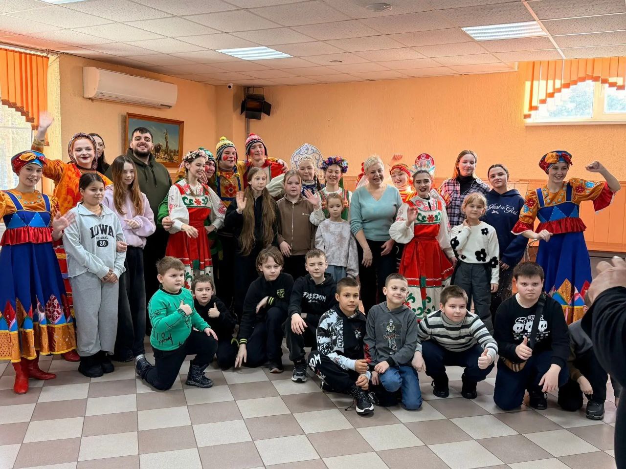 Курские школьники подарили радость детям в ПВР