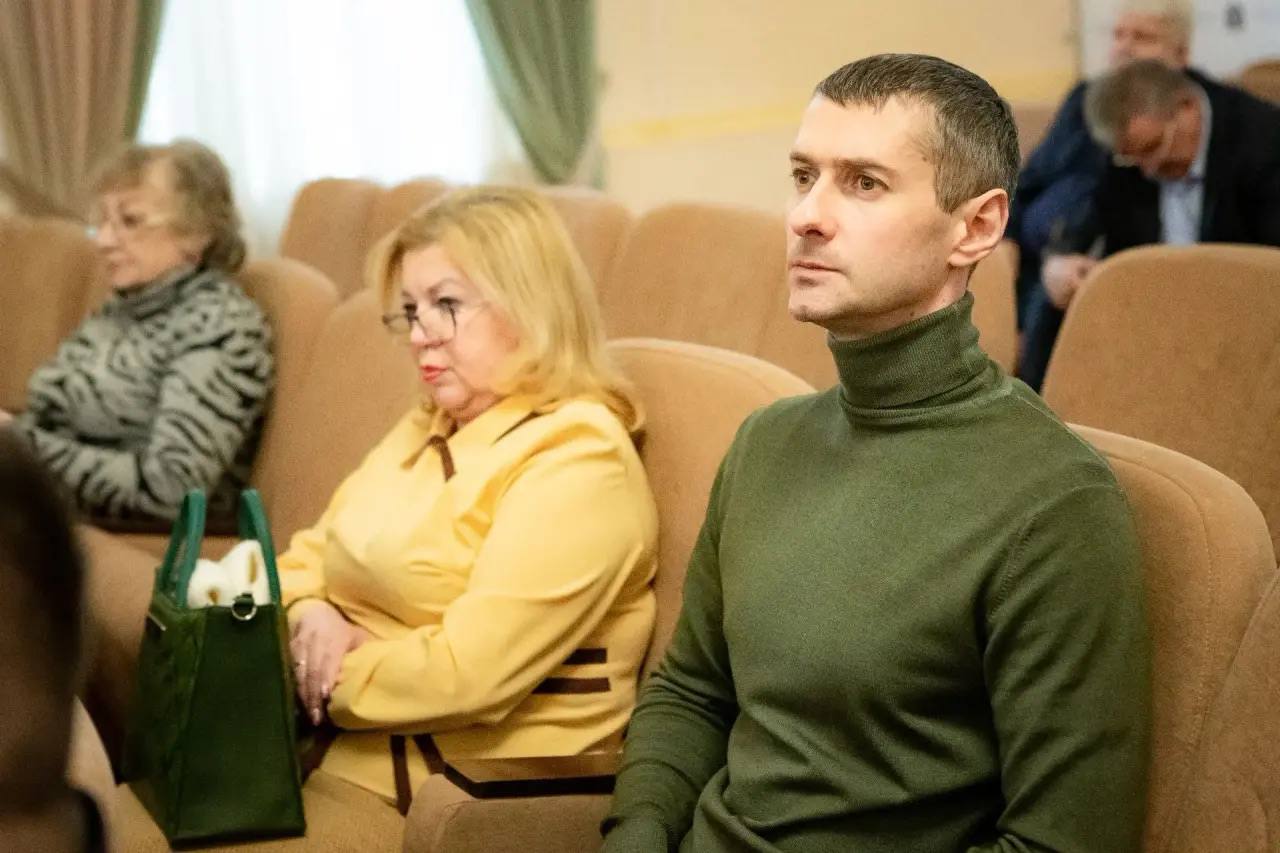 Евгений Маслов: В городских пабликах и ко мне в сообщениях поступают жалобы на неубранный снег во дворах Евгений Маслов: В городских пабликах и ко мне в сообщениях поступают жалобы на неубранный снег во дворах