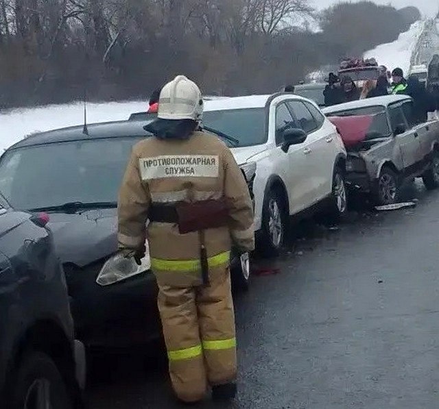 Под Курском в массовой аварии с 5 машинами пострадали люди