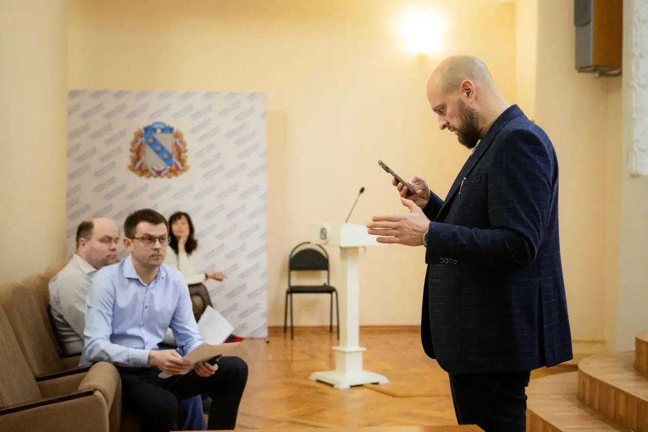 Евгений Маслов: В городских пабликах и ко мне в сообщениях поступают жалобы на неубранный снег во дворах Евгений Маслов: В городских пабликах и ко мне в сообщениях поступают жалобы на неубранный снег во дворах