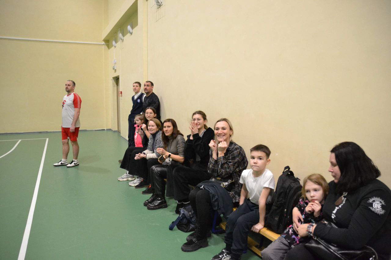 В гимназии № 63 Курска прошел турнир по волейболу среди команд отцов учеников школ Центрального округа города В гимназии № 63 Курска прошел турнир по волейболу среди команд отцов учеников школ Центрального округа города