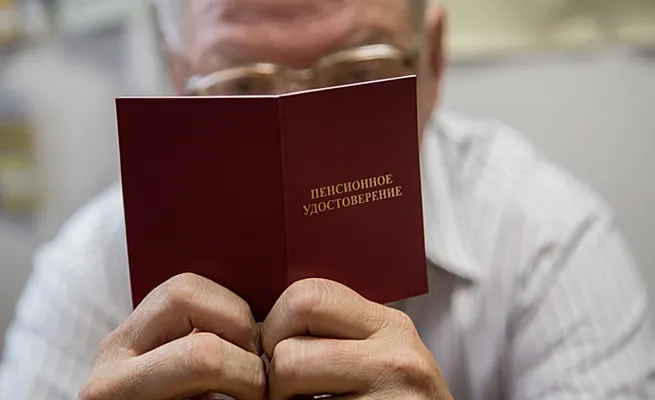 Как черная зарплата влияет на пенсию: мнения Минтруда