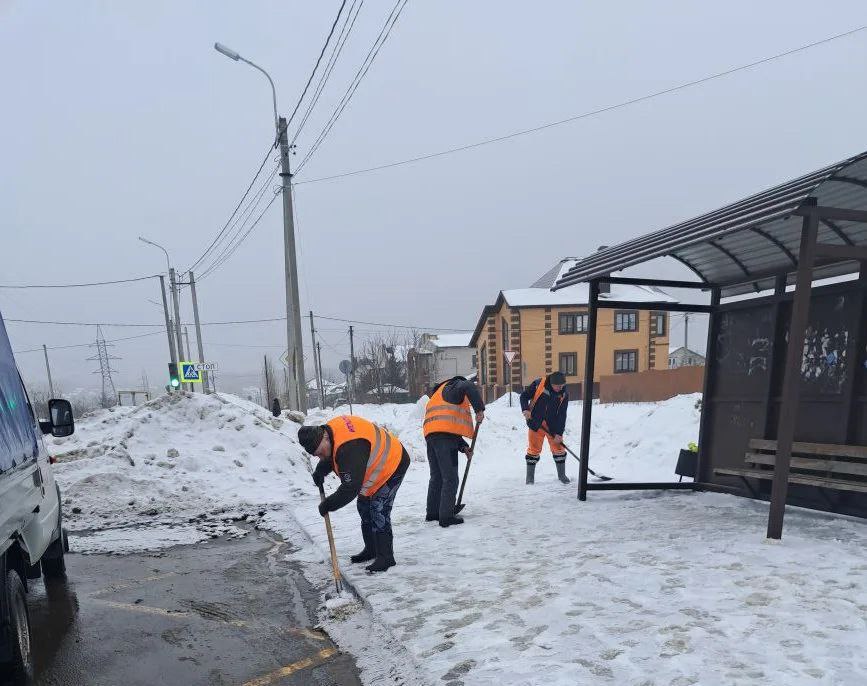 Днем курские улицы убирают 71 человек и 68 единиц техники