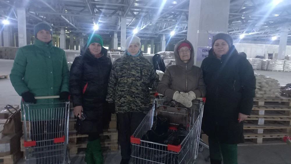 Сергей Цуканов: Сотрудники организаций Фатежского района продолжают активно участвовать в волонтерской работе по формированию продуктовых наборов на Губернаторском складе Сергей Цуканов: Сотрудники организаций Фатежского района продолжают активно участвовать в волонтерской работе по формированию продуктовых наборов на Губернаторском складе