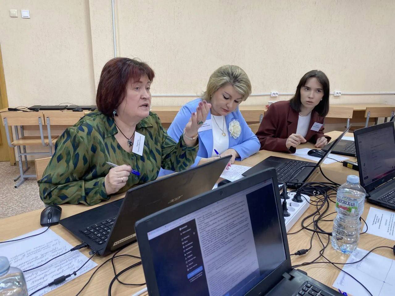 В центральной городской библиотеке им. Ф.А. Семенова состоялся информационный час «Шаг к доверию» для учащихся школы №42 им. Б.Г. Шуклина В центральной городской библиотеке им. Ф.А. Семенова состоялся информационный час «Шаг к доверию» для учащихся школы №42 им. Б.Г. Шуклина