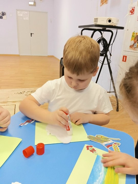 В преддверии Дня защитника Отечества участники движения «Орлята России» МБОУ "Ушаковская средняя общеобразовательная школа" навестили наших маленьких друзей — воспитанников группы дошкольного образования "Золотой ключик" — и... В преддверии Дня защитника Отечества участники движения «Орлята России» МБОУ "Ушаковская средняя общеобразовательная школа" навестили наших маленьких друзей — воспитанников группы дошкольного образования "Золотой ключик" — и...