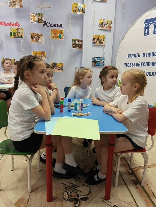 В преддверии Дня защитника Отечества участники движения «Орлята России» МБОУ "Ушаковская средняя общеобразовательная школа" навестили наших маленьких друзей — воспитанников группы дошкольного образования "Золотой ключик" — и...