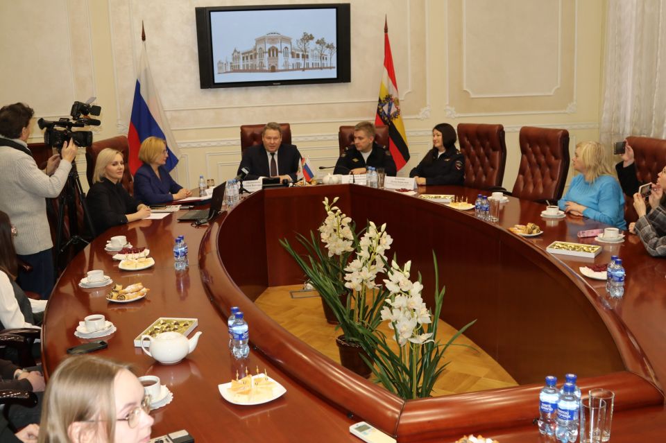 � ������ ����������� � ������������� ����� �� �����-����������� ���������� � �������� ������ �� �����������������