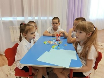 В преддверии Дня защитника Отечества участники движения «Орлята России» МБОУ "Ушаковская средняя общеобразовательная школа" навестили наших маленьких друзей — воспитанников группы дошкольного образования "Золотой ключик" — и... В преддверии Дня защитника Отечества участники движения «Орлята России» МБОУ "Ушаковская средняя общеобразовательная школа" навестили наших маленьких друзей — воспитанников группы дошкольного образования "Золотой ключик" — и...