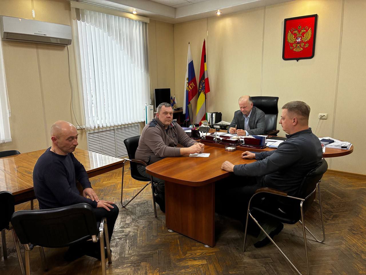 Министр лично проконтролировал расчистку дорог проблемным подрядчиком в Курской области Министр лично проконтролировал расчистку дорог проблемным подрядчиком в Курской области