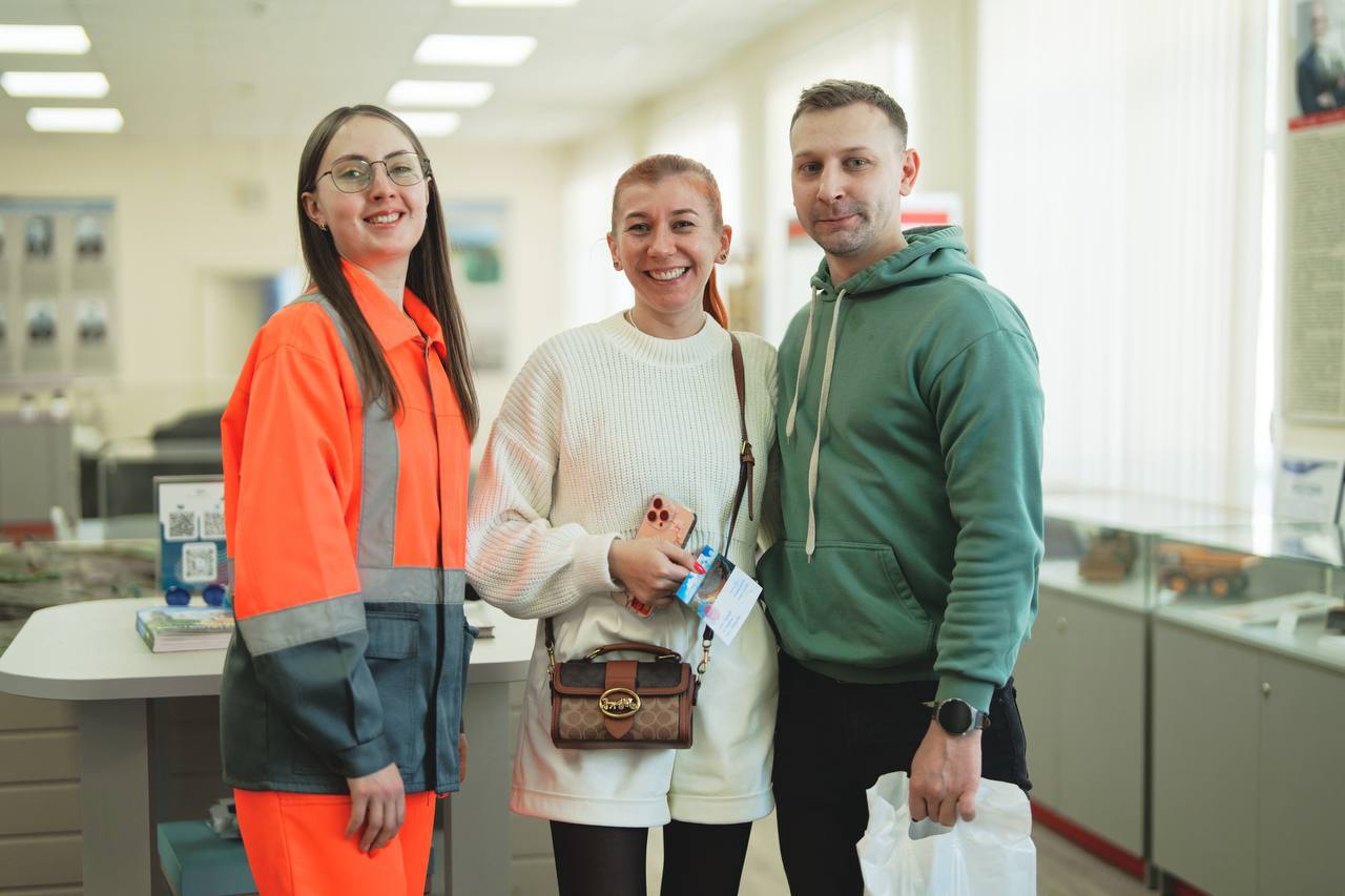 Андрей Матюхин из Москвы, опытный промышленный турист, стал юбилейным гостем Михайловского ГОКа Андрей Матюхин из Москвы, опытный промышленный турист, стал юбилейным гостем Михайловского ГОКа