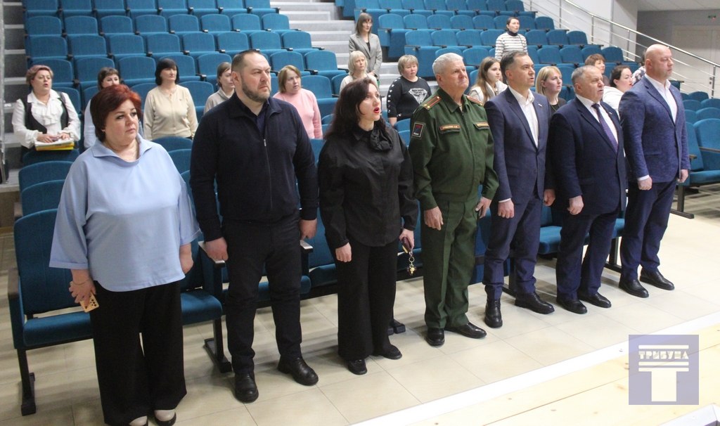 Дмитрий Новиков: Сегодня около 30 конышевских девчонок и мальчишек пополнили ряды Всероссийского детско-юношеского военно-патриотического общественного движения «ЮНАРМИЯ» Дмитрий Новиков: Сегодня около 30 конышевских девчонок и мальчишек пополнили ряды Всероссийского детско-юношеского военно-патриотического общественного движения «ЮНАРМИЯ»