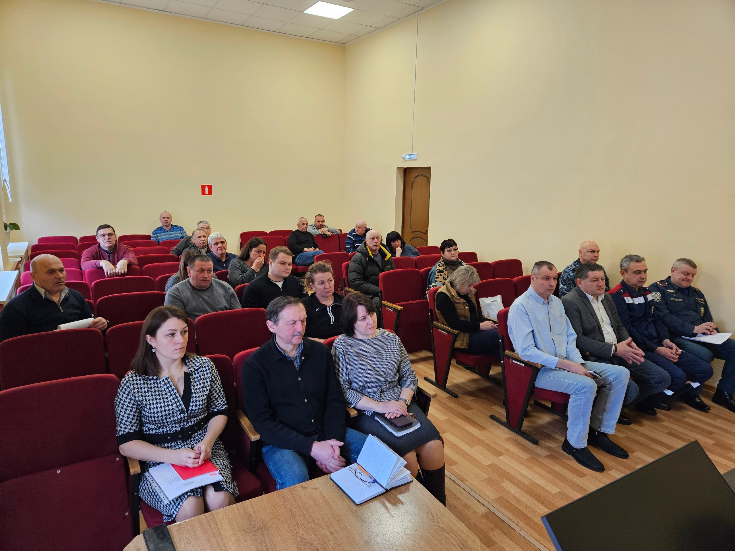 Под председательством главы Игоря Глущенко состоялось плановое заседание комиссии по предупреждению и ликвидации чрезвычайных ситуаций и обеспечению пожарной безопасности администрации Обоянского района с участием глав... Под председательством главы Игоря Глущенко состоялось плановое заседание комиссии по предупреждению и ликвидации чрезвычайных ситуаций и обеспечению пожарной безопасности администрации Обоянского района с участием глав...