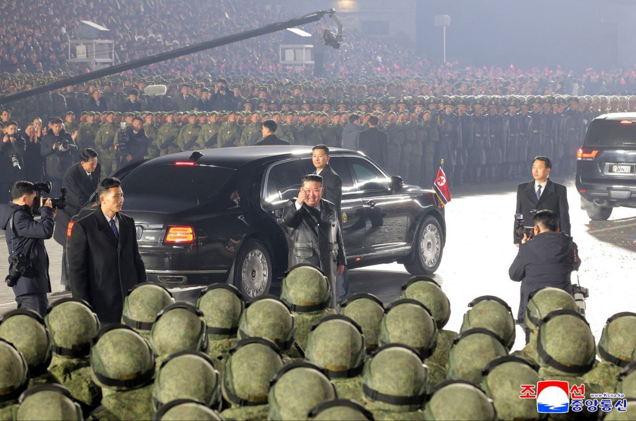 В Пхеньяне прошёл военный парад, в котором также приняли участие подразделения зарубежных операций, военнослужащие которого действовали вместе с российскими коллегами в Курской области В Пхеньяне прошёл военный парад, в котором также приняли участие подразделения зарубежных операций, военнослужащие которого действовали вместе с российскими коллегами в Курской области
