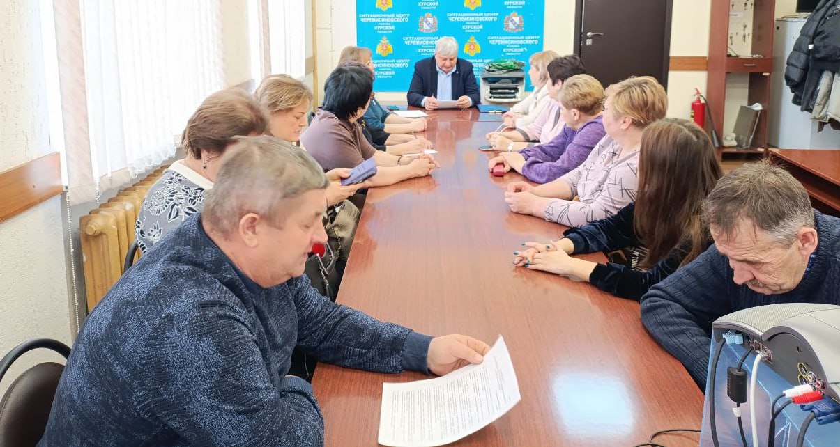 Сегодня в администрации состоялось очередное заседание Представительного Собрания Черемисиновского района Курской области, в рамках которого с ежегодным отчетом выступил Глава района М.Н Игнатов Сегодня в администрации состоялось очередное заседание Представительного Собрания Черемисиновского района Курской области, в рамках которого с ежегодным отчетом выступил Глава района М.Н Игнатов