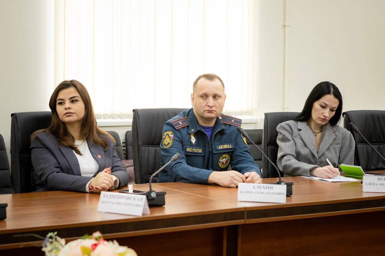 В Курске прошло расширенное заседание городской комиссии по делам несовершеннолетних и защите их прав В Курске прошло расширенное заседание городской комиссии по делам несовершеннолетних и защите их прав