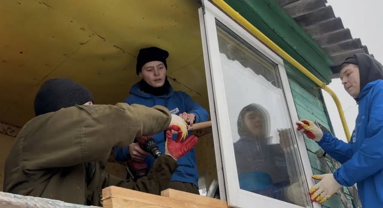 Игорь Кастюкевич: 98 домов, 6 социальных обьектов, 52 двора удалось восстановить волонтерам Единой России в Курском приграничье Игорь Кастюкевич: 98 домов, 6 социальных обьектов, 52 двора удалось восстановить волонтерам Единой России в Курском приграничье