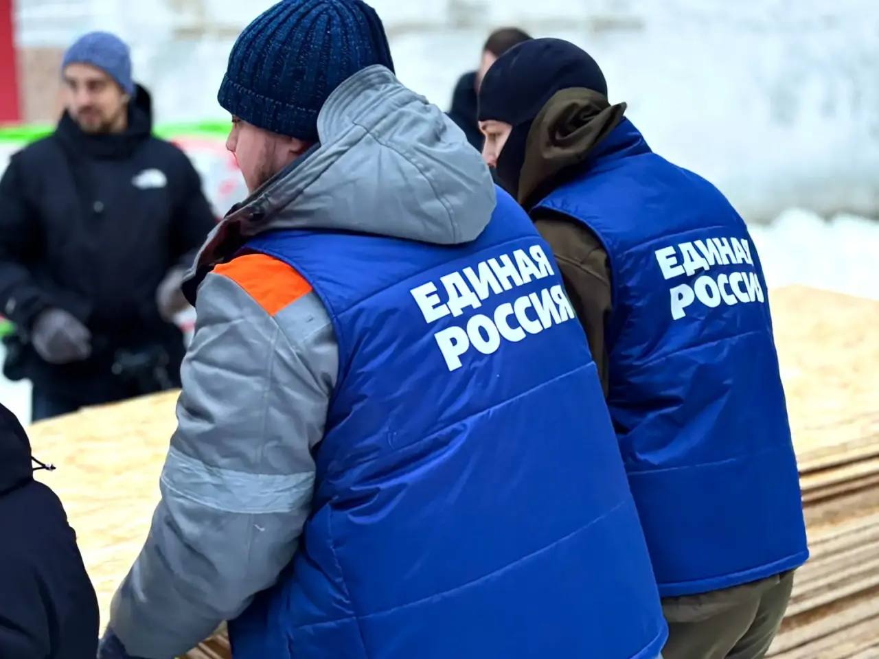 Игорь Кастюкевич: 98 домов, 6 социальных обьектов, 52 двора удалось восстановить волонтерам Единой России в Курском приграничье Игорь Кастюкевич: 98 домов, 6 социальных обьектов, 52 двора удалось восстановить волонтерам Единой России в Курском приграничье