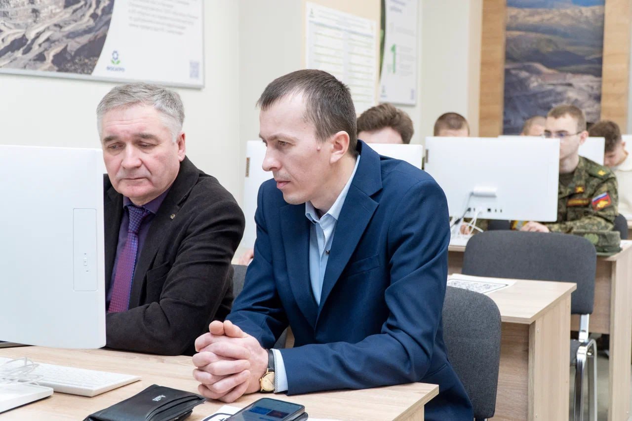 Партийцы и сторонники приняли участие в онлайн-диктанте «Отец – пример, сын – защитник» Партийцы и сторонники приняли участие в онлайн-диктанте «Отец – пример, сын – защитник»