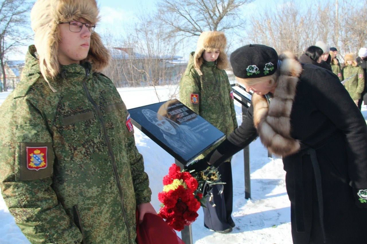 В Черемисиновской школе открыли мемориальные доски трем погибшим при исполнении воинского долга в зоне специальной военной операции выпускникам – Вадиму Крюкову, Юрию Матвееву и Сергею Хмелевскому В Черемисиновской школе открыли мемориальные доски трем погибшим при исполнении воинского долга в зоне специальной военной операции выпускникам – Вадиму Крюкову, Юрию Матвееву и Сергею Хмелевскому