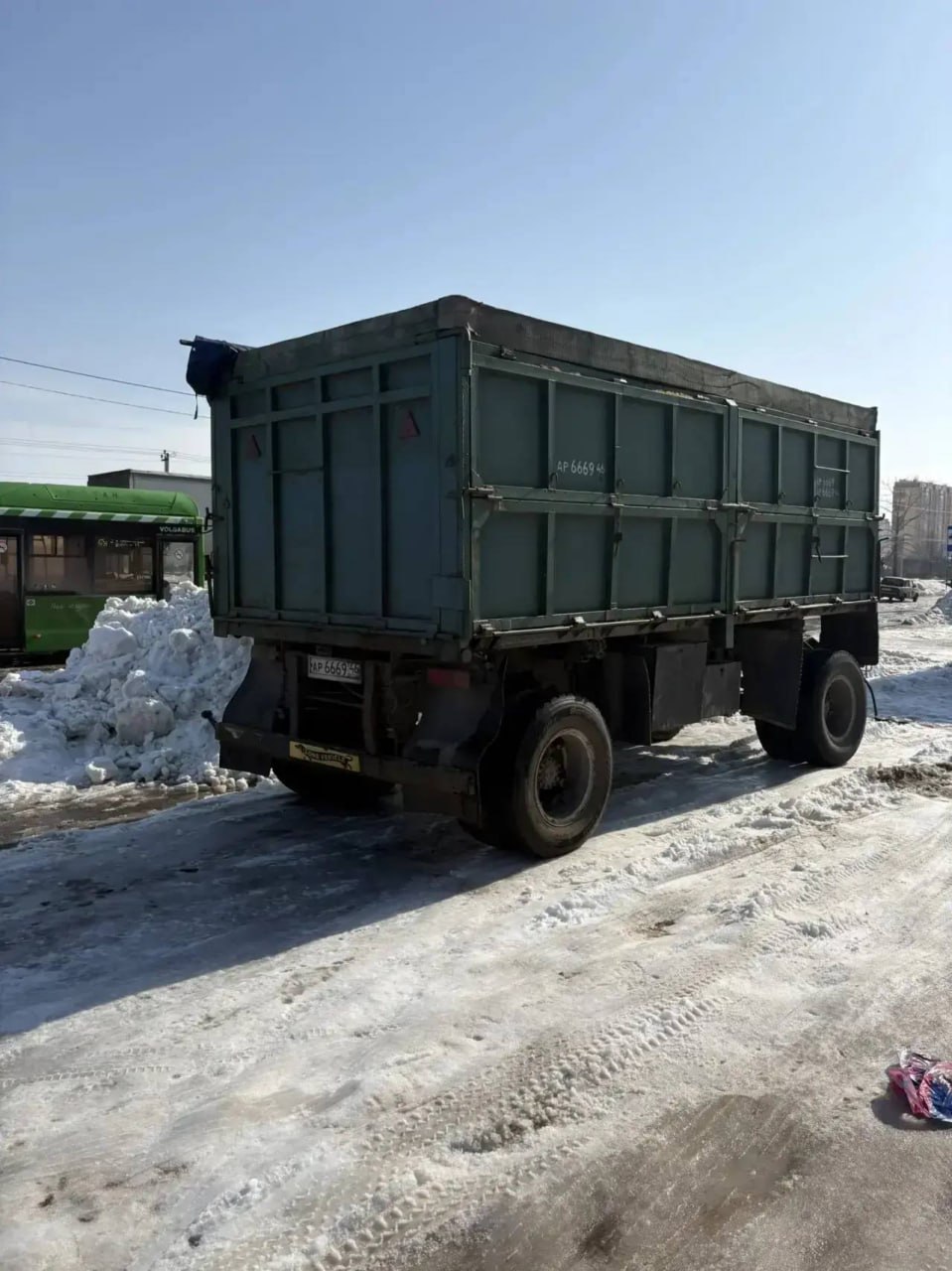 Мэр Курска призвал убрать брошенные грузовики на проспекте Дериглазова Мэр Курска призвал убрать брошенные грузовики на проспекте Дериглазова